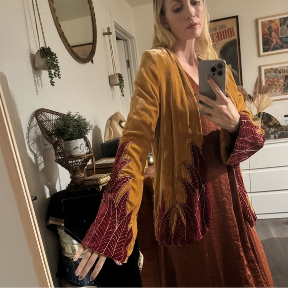 Chasing unicorns longline Aquarius silk velvet jacket in gold and red. - Picture 11 of 14